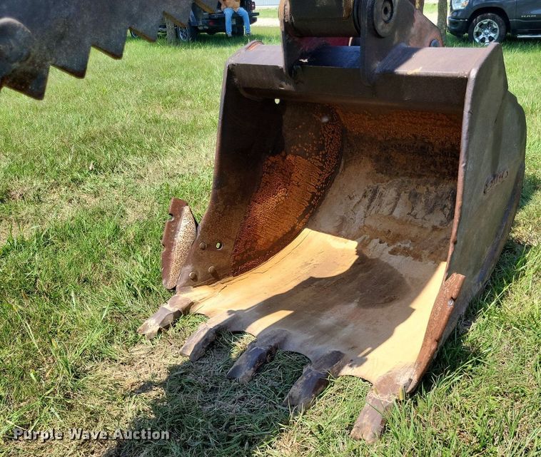 image for item DP5237 2000 John Deere 200LC  excavator