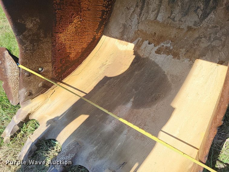 image for item DP5237 2000 John Deere 200LC  excavator