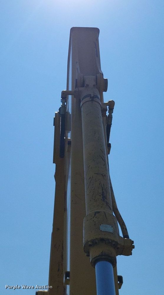 image for item DP5237 2000 John Deere 200LC  excavator