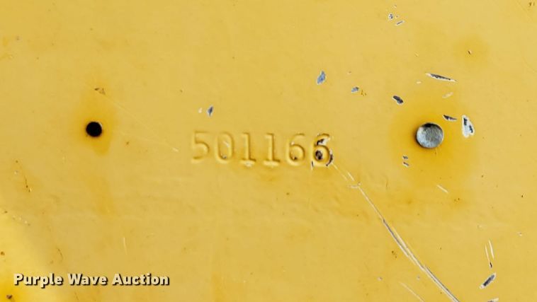 image for item DP5237 2000 John Deere 200LC  excavator