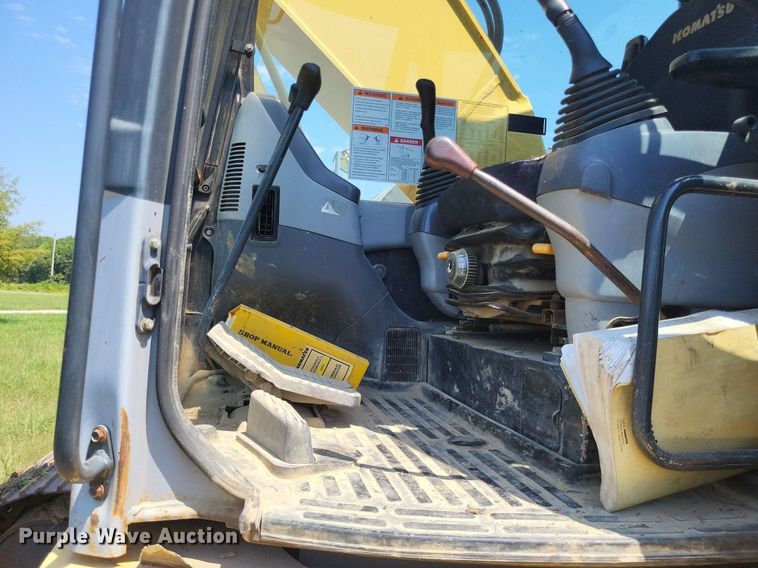 image for item DP5238 2005 Komatsu PC228USLC  excavator