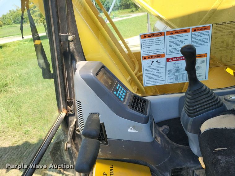 image for item DP5238 2005 Komatsu PC228USLC  excavator