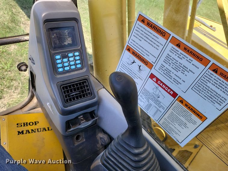 image for item DP5238 2005 Komatsu PC228USLC  excavator