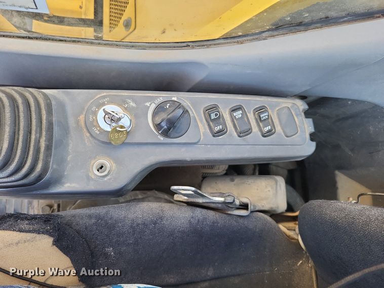 image for item DP5238 2005 Komatsu PC228USLC  excavator