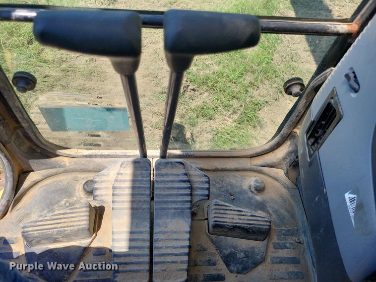 image for item DP5238 2005 Komatsu PC228USLC  excavator