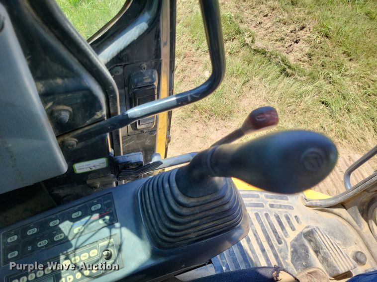 image for item DP5238 2005 Komatsu PC228USLC  excavator