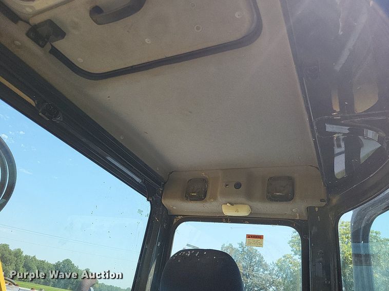 image for item DP5238 2005 Komatsu PC228USLC  excavator