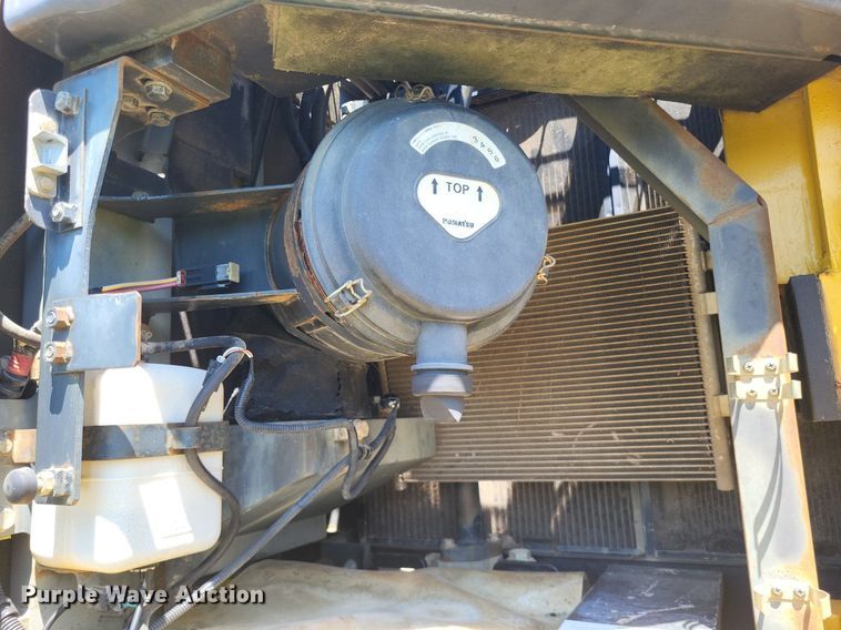 image for item DP5238 2005 Komatsu PC228USLC  excavator