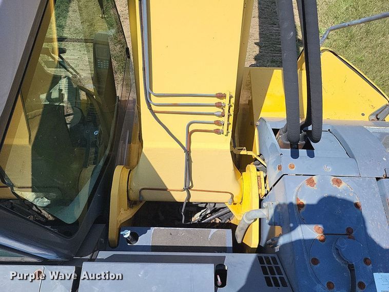 image for item DP5238 2005 Komatsu PC228USLC  excavator
