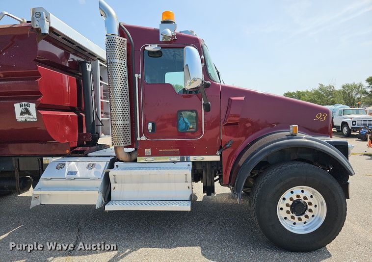 image for item DQ0202 2008 Kenworth W900  dump truck