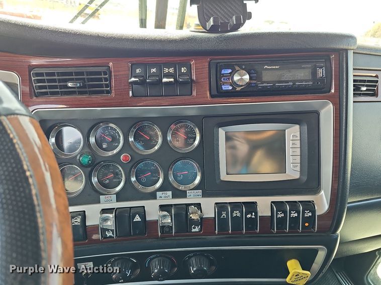 image for item DQ0202 2008 Kenworth W900  dump truck