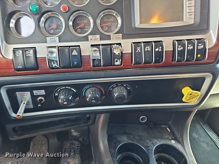 image for item DQ0202 2008 Kenworth W900  dump truck