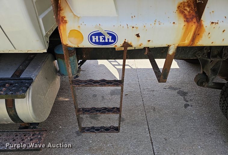 image for item DQ0206 2013 International DuraStar 4300  dump truck