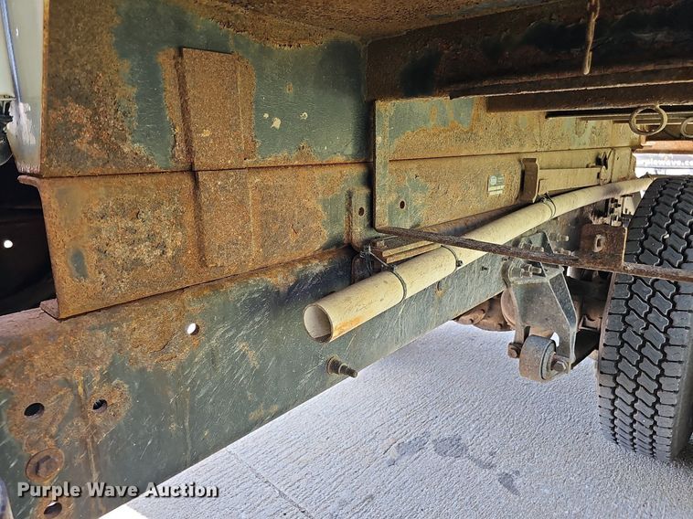 image for item DQ0206 2013 International DuraStar 4300  dump truck