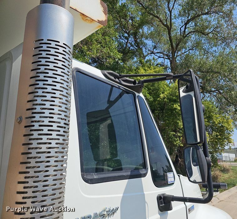 image for item DQ0206 2013 International DuraStar 4300  dump truck