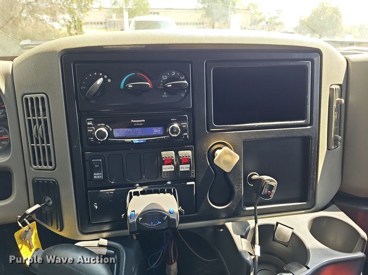 image for item DQ0206 2013 International DuraStar 4300  dump truck