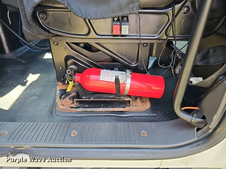 image for item DQ0206 2013 International DuraStar 4300  dump truck