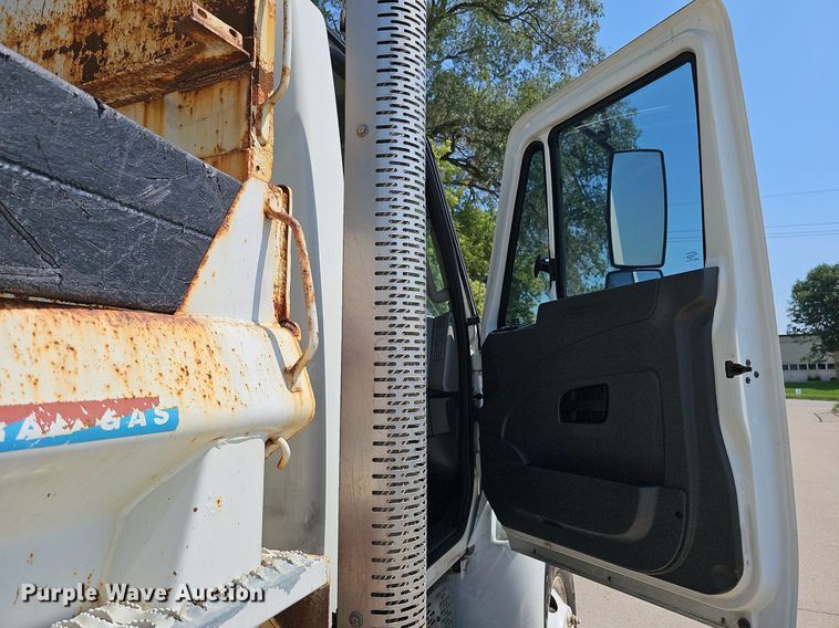 image for item DQ0206 2013 International DuraStar 4300  dump truck