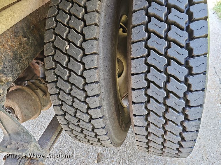 image for item DQ0206 2013 International DuraStar 4300  dump truck