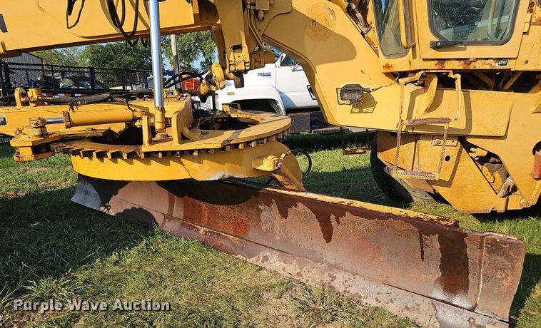 image for item DQ0249 1996 Champion 720A VHP  motor grader