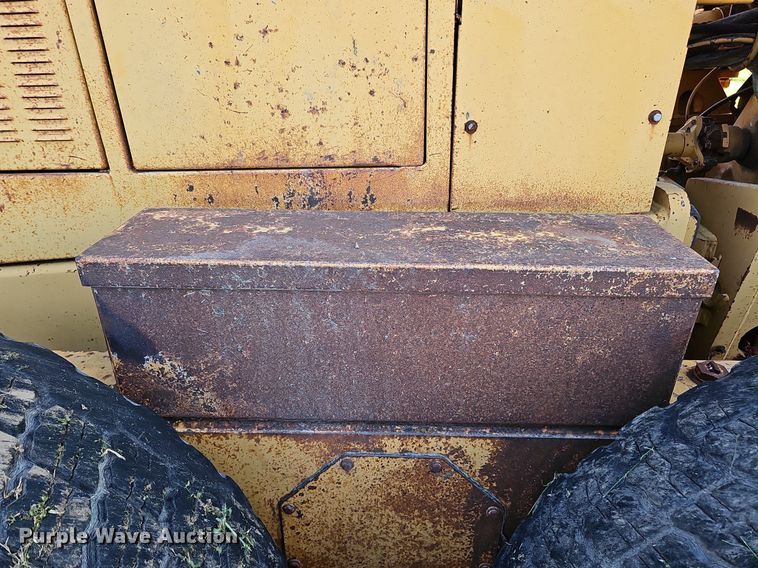 image for item DQ0249 1996 Champion 720A VHP  motor grader