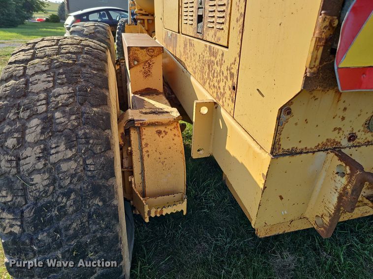 image for item DQ0249 1996 Champion 720A VHP  motor grader