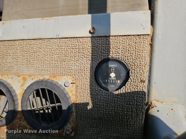 image for item DQ0249 1996 Champion 720A VHP  motor grader