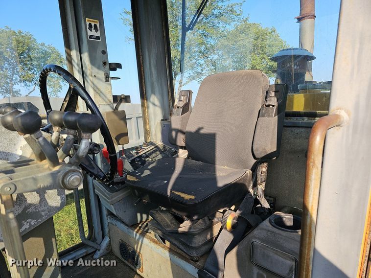 image for item DQ0249 1996 Champion 720A VHP  motor grader