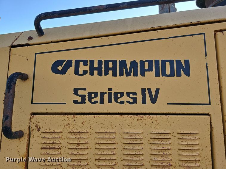 image for item DQ0249 1996 Champion 720A VHP  motor grader
