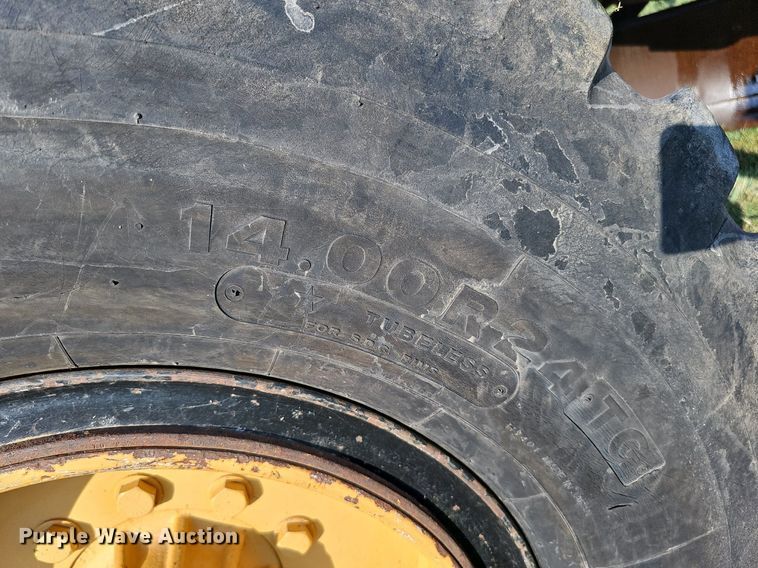 image for item DQ0249 1996 Champion 720A VHP  motor grader