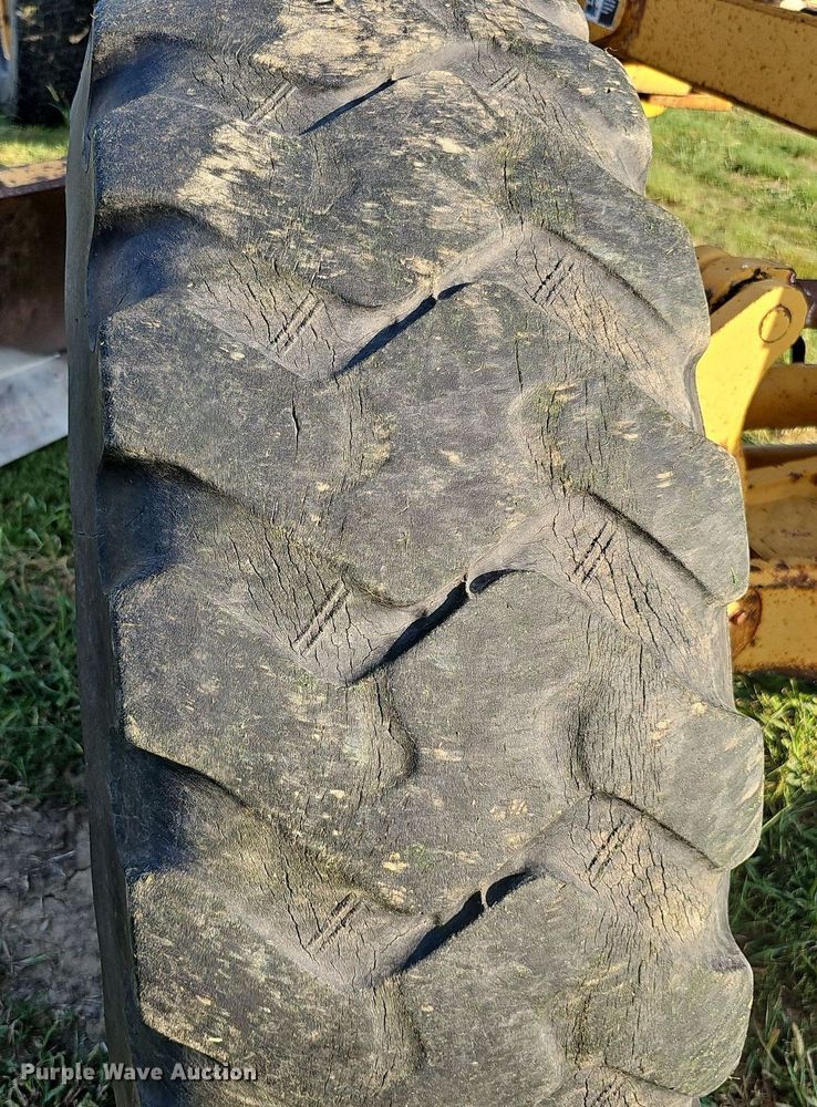 image for item DQ0249 1996 Champion 720A VHP  motor grader