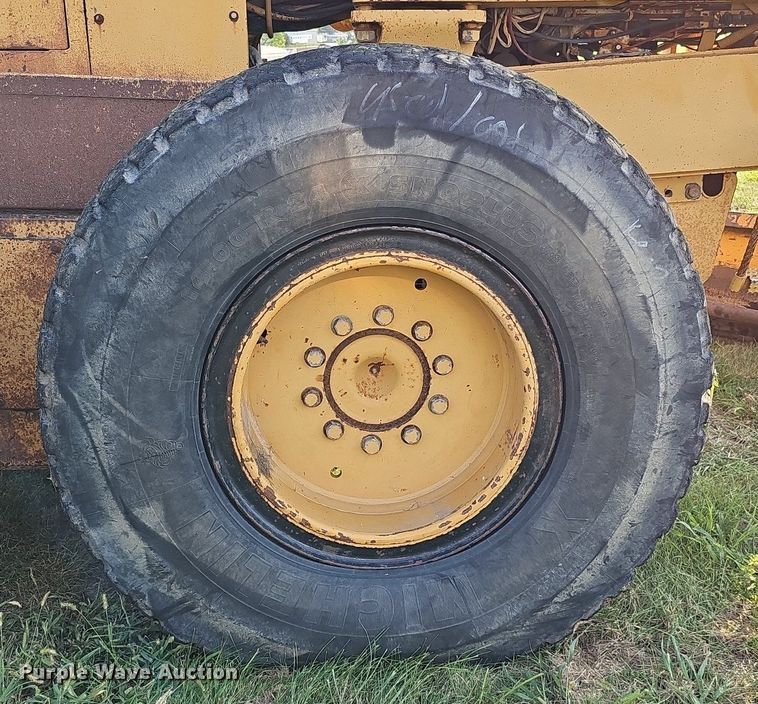 image for item DQ0249 1996 Champion 720A VHP  motor grader