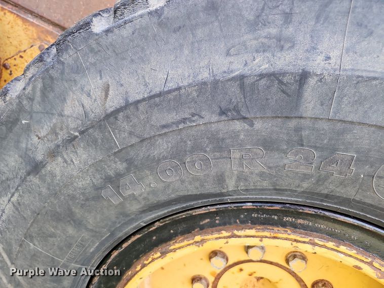 image for item DQ0249 1996 Champion 720A VHP  motor grader