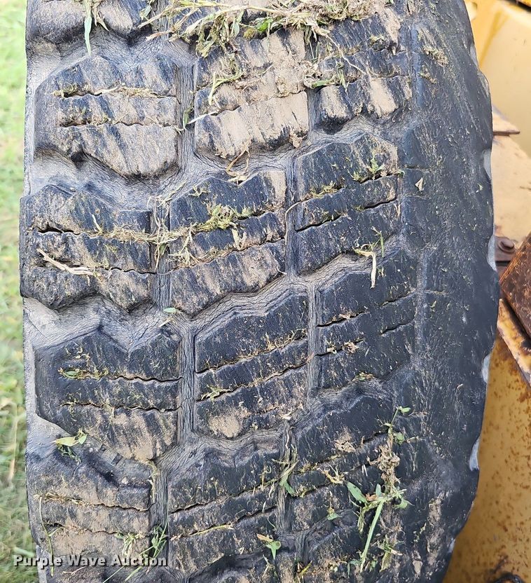 image for item DQ0249 1996 Champion 720A VHP  motor grader