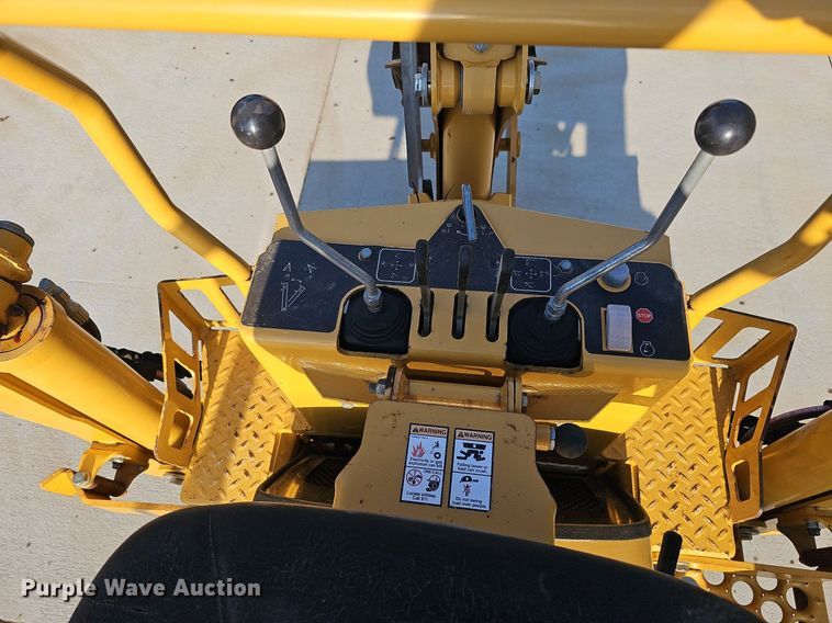 image for item DQ0256 2013 Vermeer RT450  trencher