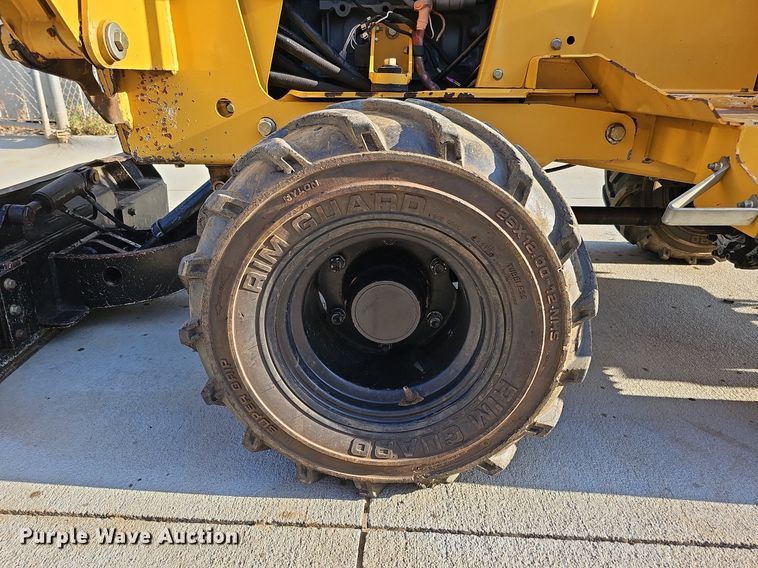 image for item DQ0256 2013 Vermeer RT450  trencher