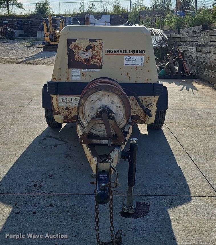 image for item DQ0257 2001 Ingersoll Rand P185 JD  air compressor