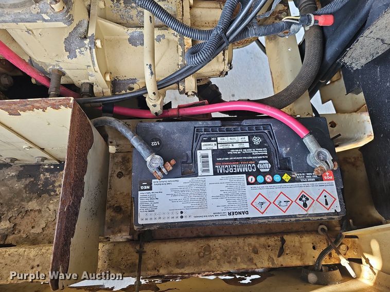 image for item DQ0257 2001 Ingersoll Rand P185 JD  air compressor