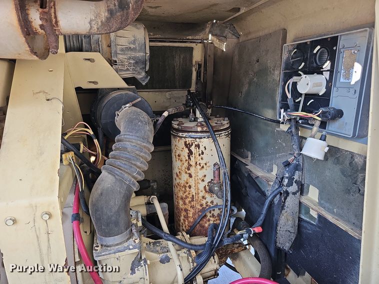 image for item DQ0257 2001 Ingersoll Rand P185 JD  air compressor