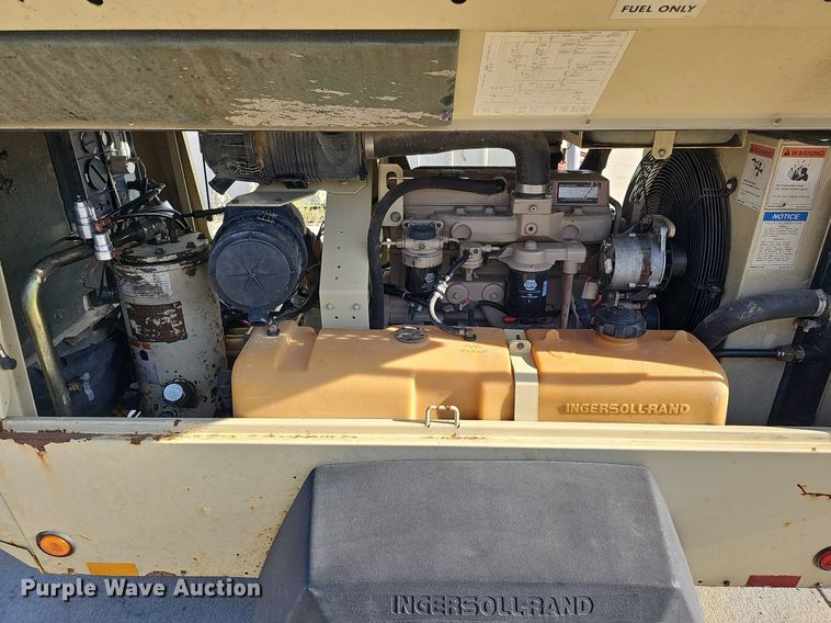 image for item DQ0257 2001 Ingersoll Rand P185 JD  air compressor
