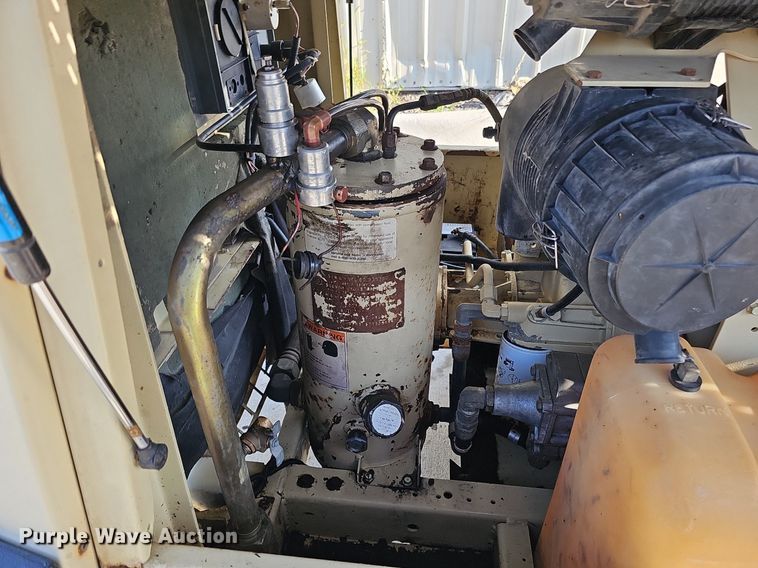 image for item DQ0257 2001 Ingersoll Rand P185 JD  air compressor