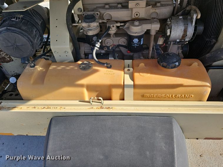 image for item DQ0257 2001 Ingersoll Rand P185 JD  air compressor