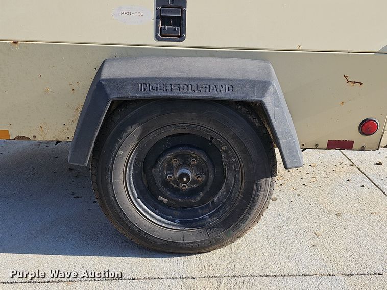 image for item DQ0257 2001 Ingersoll Rand P185 JD  air compressor