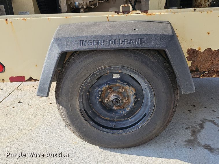 image for item DQ0257 2001 Ingersoll Rand P185 JD  air compressor