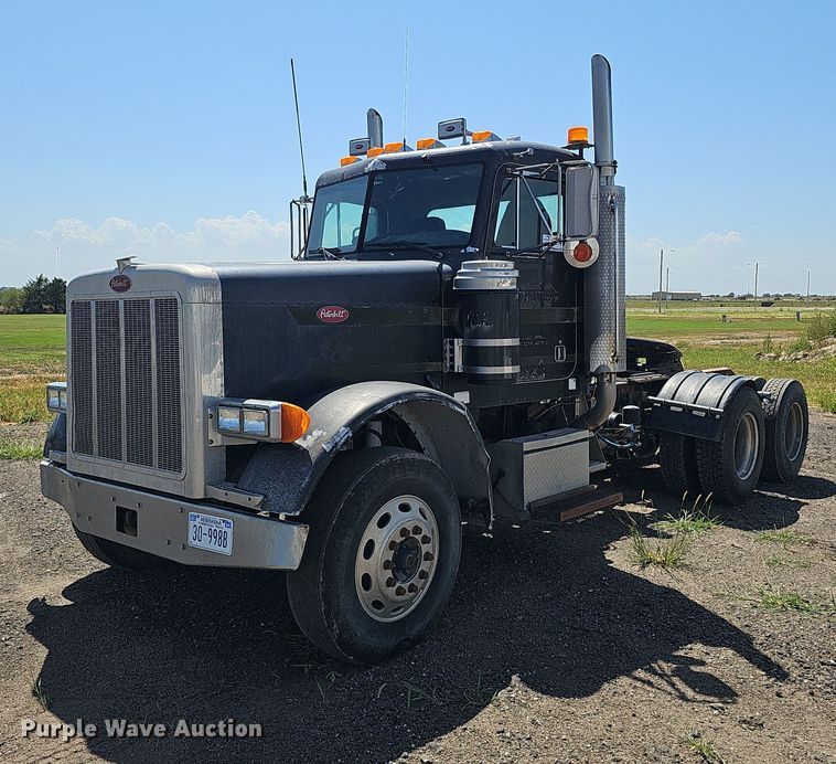 image for item DQ0260 2004 Peterbilt 379  semi truck