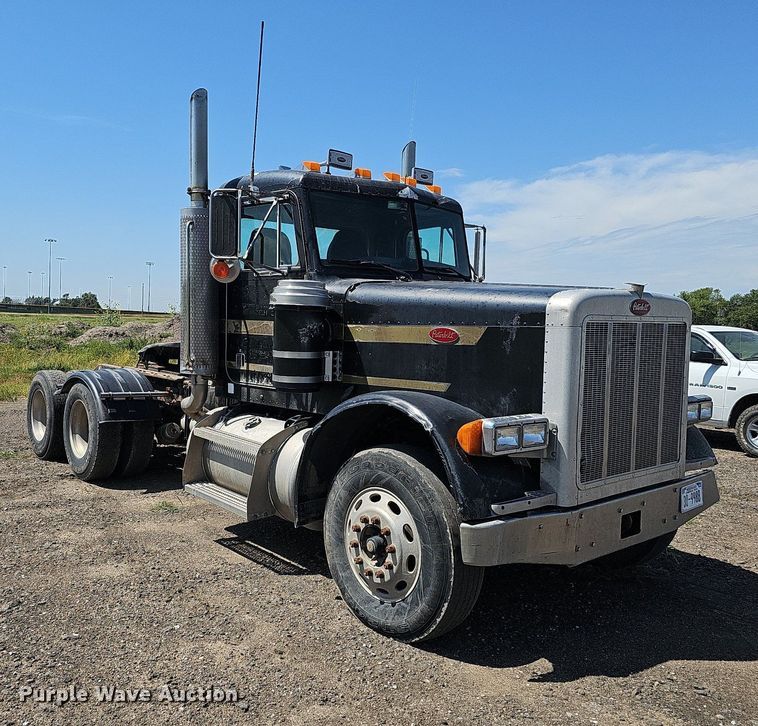 image for item DQ0260 2004 Peterbilt 379  semi truck