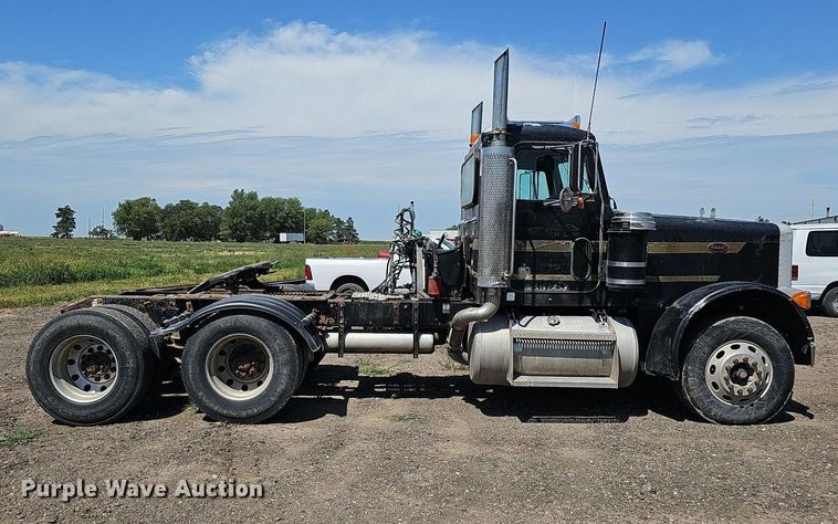 image for item DQ0260 2004 Peterbilt 379  semi truck