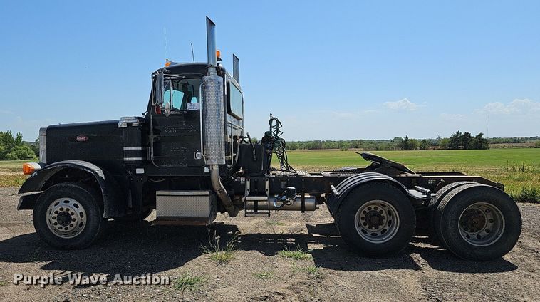 image for item DQ0260 2004 Peterbilt 379  semi truck