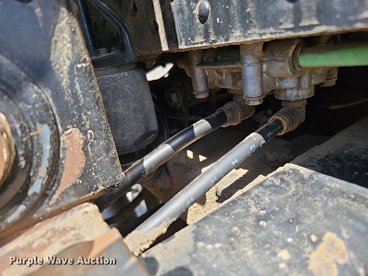 image for item DQ0260 2004 Peterbilt 379  semi truck