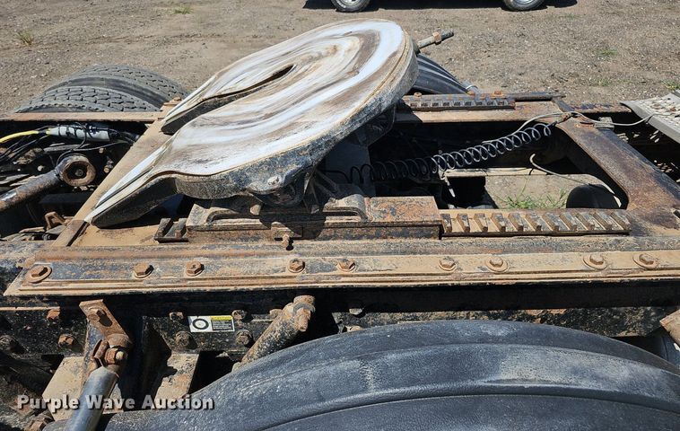 image for item DQ0260 2004 Peterbilt 379  semi truck